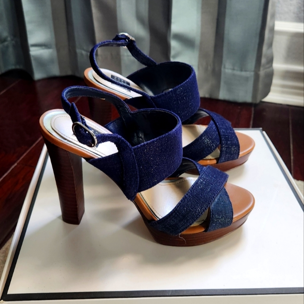 Shoe ( White  House Black Market) 6M